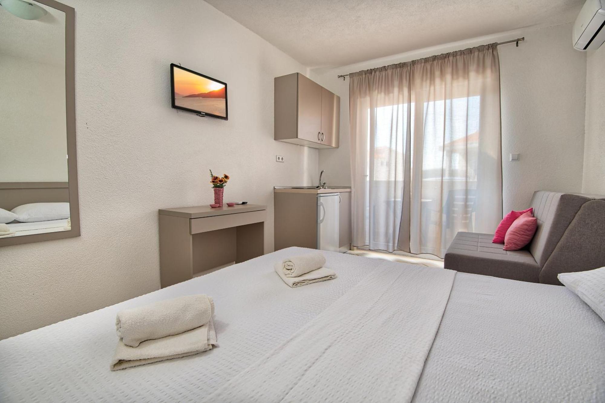 Studio & Apartments More نيوم الغرفة الصورة