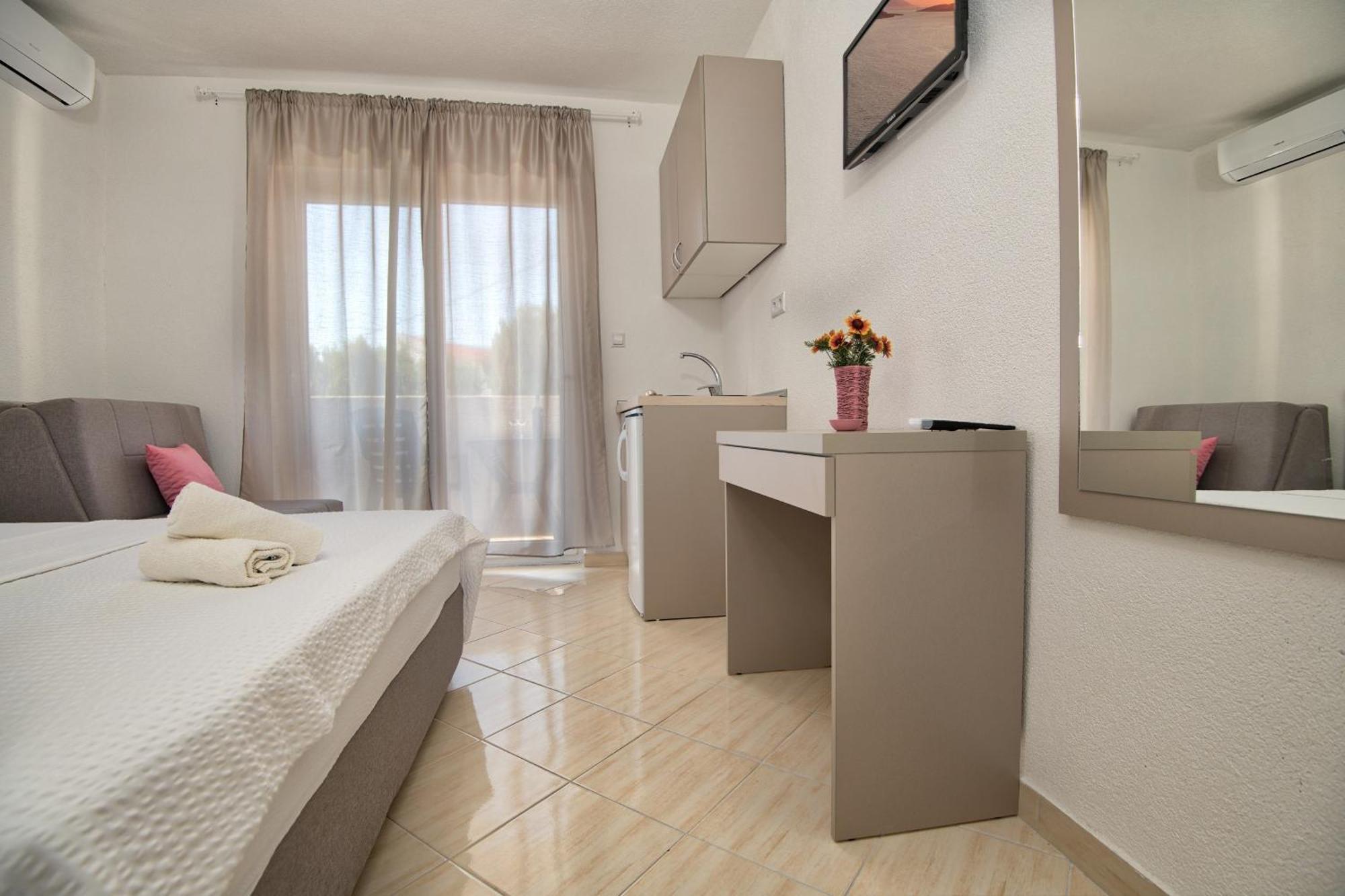Studio & Apartments More نيوم المظهر الخارجي الصورة