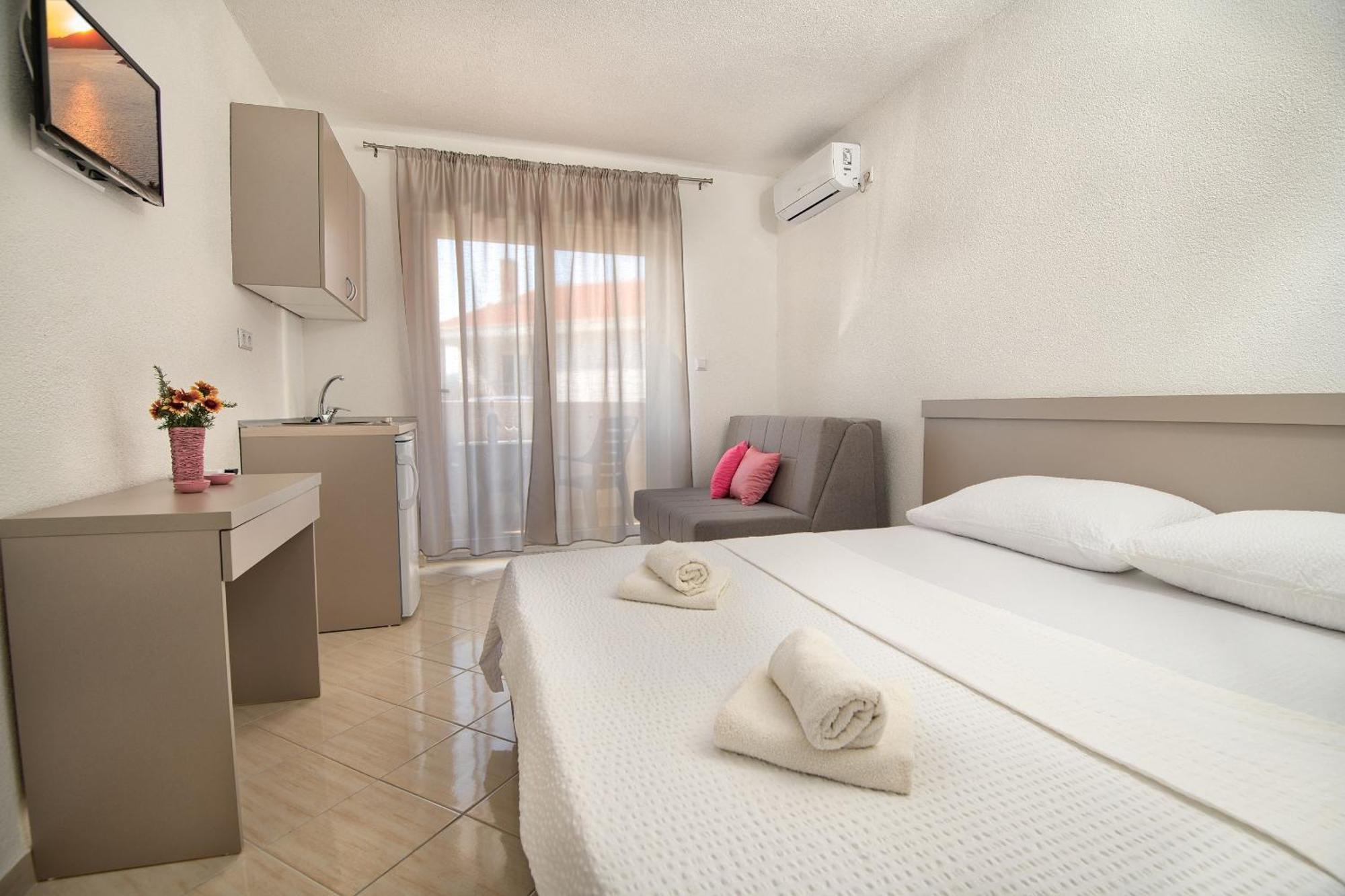 Studio & Apartments More نيوم المظهر الخارجي الصورة